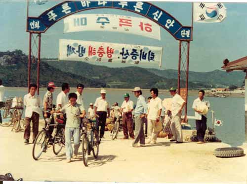 식량증산=병충해방제 시대는 이제 끝났습니다. 